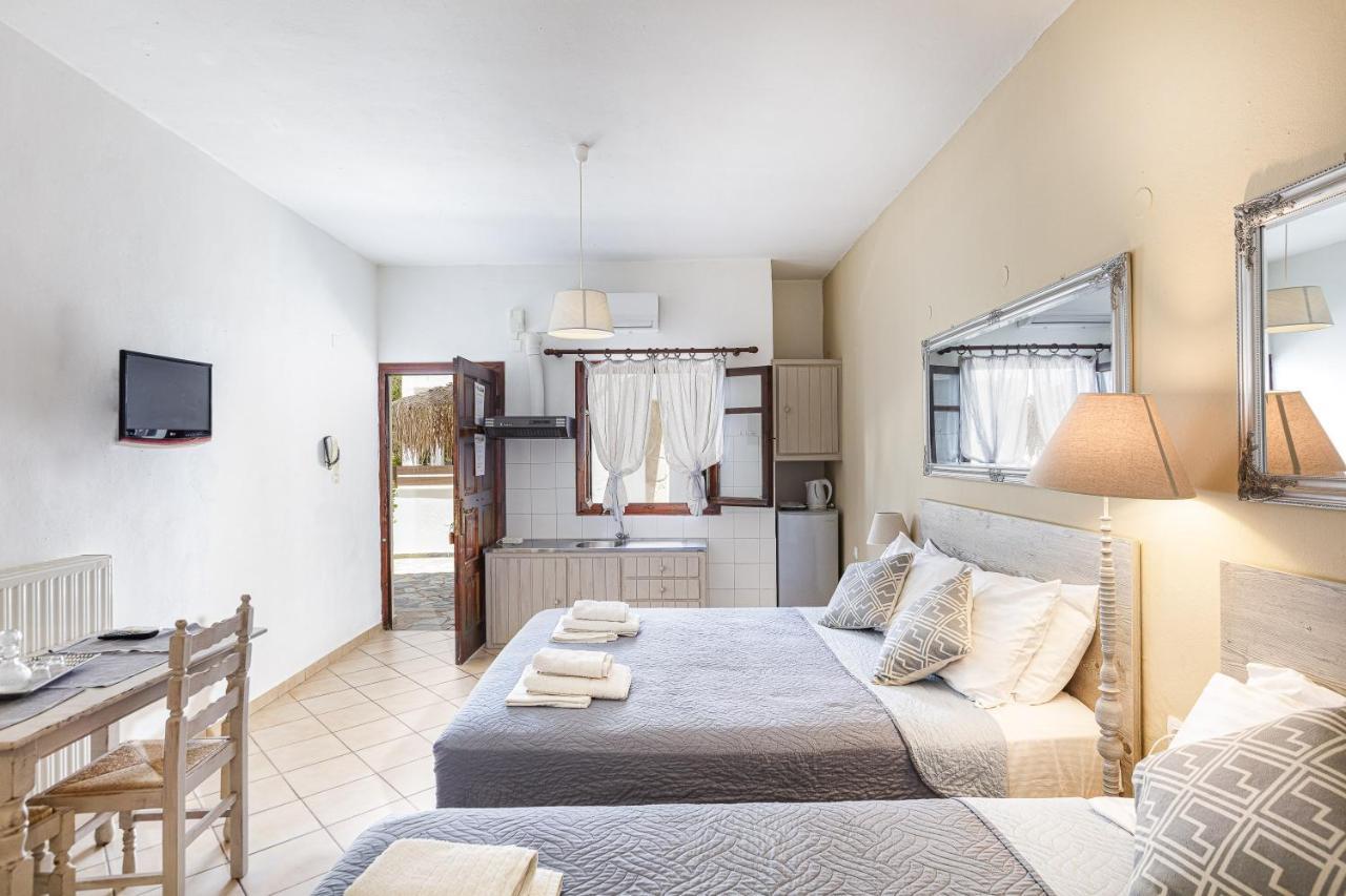 Kasteli Studios & Apartments Pánormos Екстериор снимка