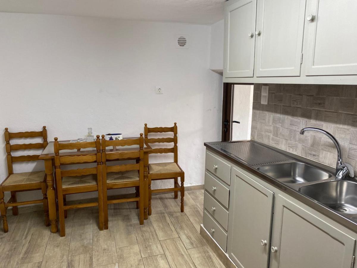 Kasteli Studios & Apartments Pánormos Екстериор снимка