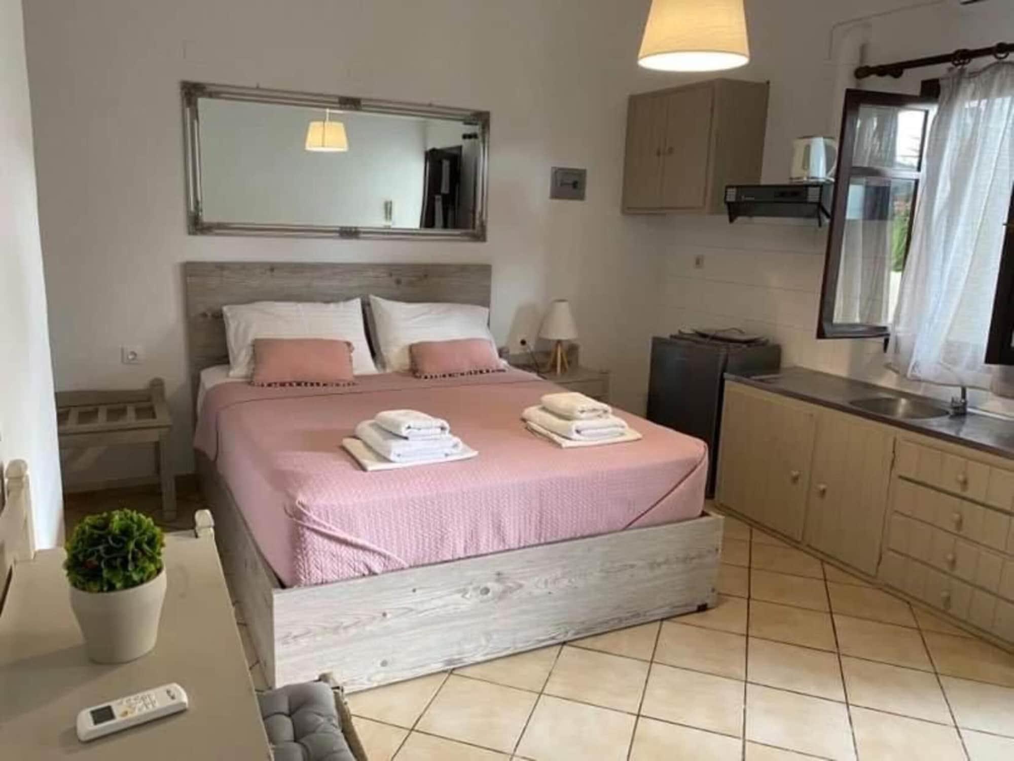 Kasteli Studios & Apartments Pánormos Екстериор снимка